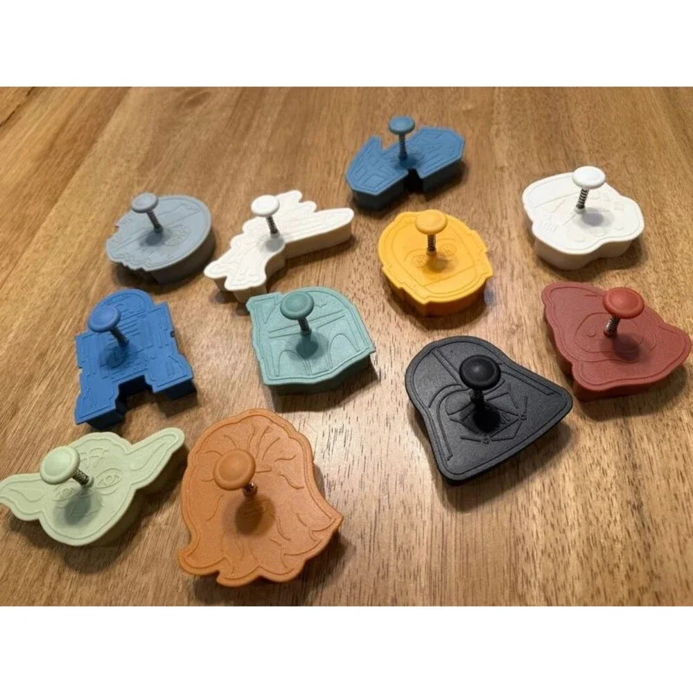 Williams Sonoma 11 Star Wars Press and Stamp Spring Loaded Cookie Cutters